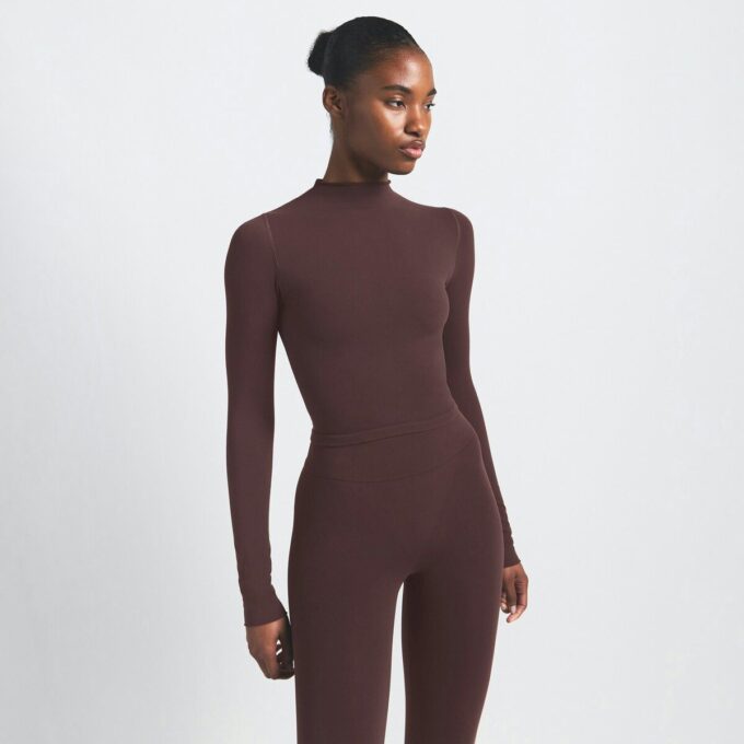 NikeSKIMS VINTAGE SØMLØS CROP-TOP MED HØY HALS