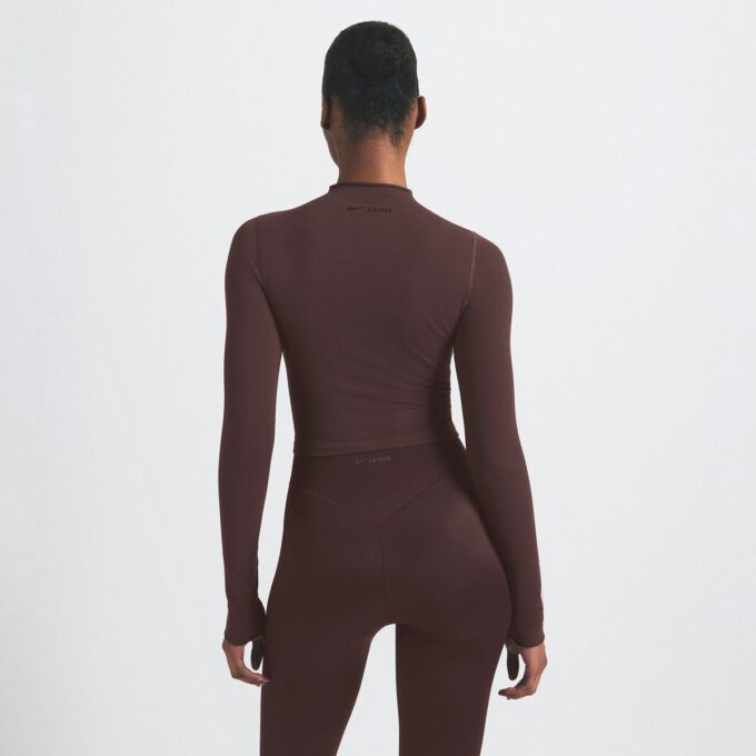 NikeSKIMS VINTAGE SØMLØS CROP-TOP MED HØY HALS