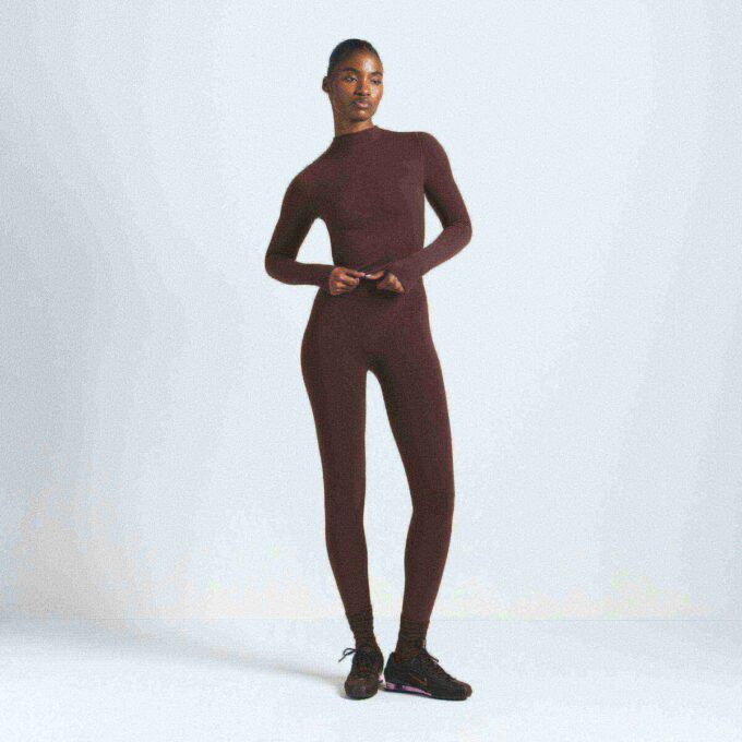 NikeSKIMS VINTAGE SØMLØS CROP-TOP MED HØY HALS