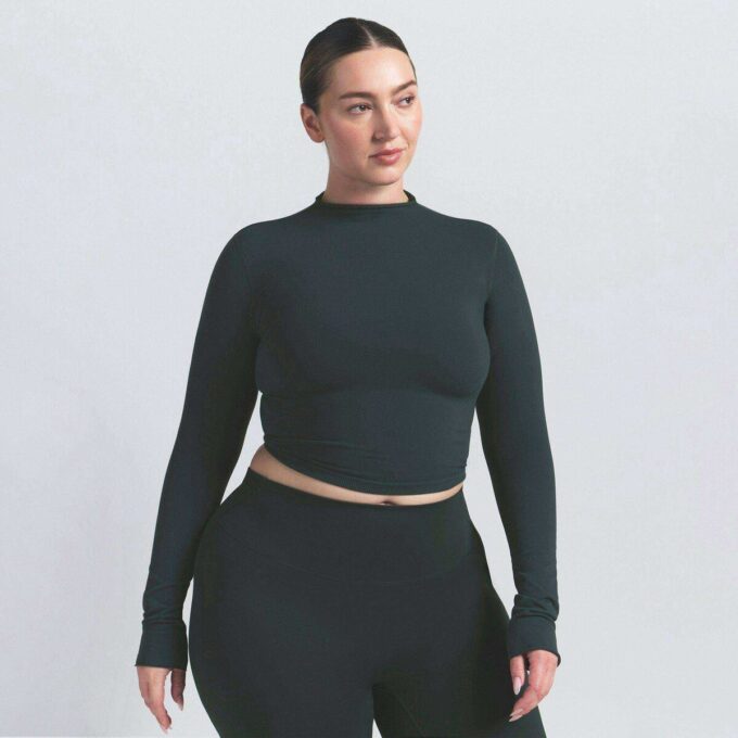NikeSKIMS VINTAGE SØMLØS CROP-TOP MED HØY HALS