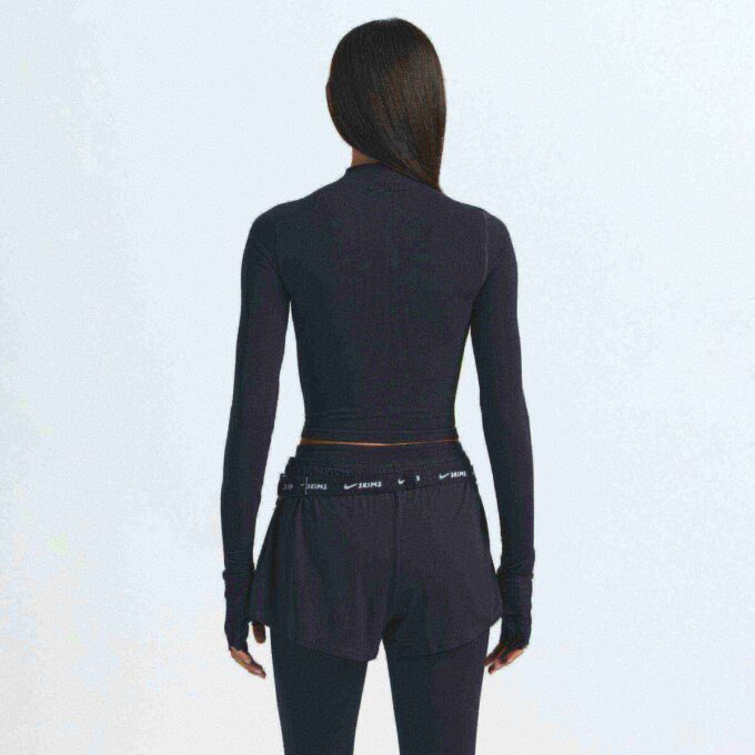 NikeSKIMS VINTAGE SØMLØS CROP-TOP MED HØY HALS