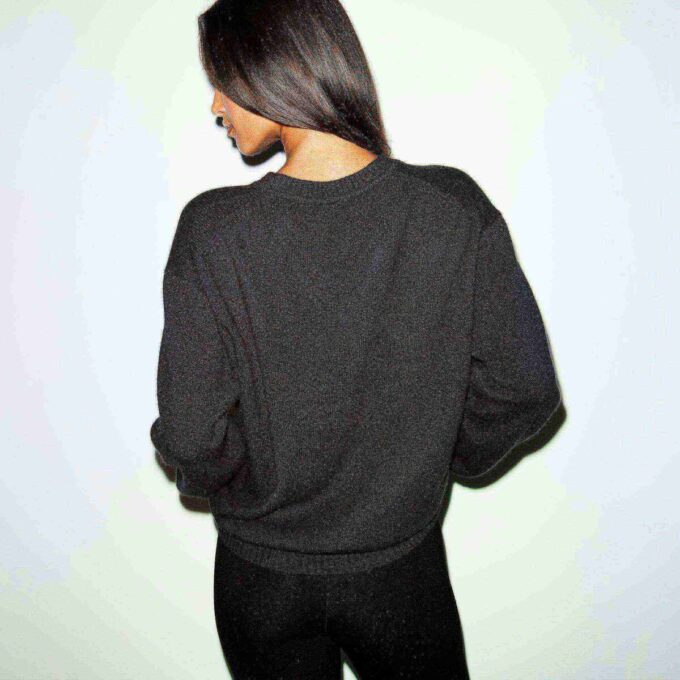 OVERSIZED GENSER I ULLCASJMIR MED V-HALS