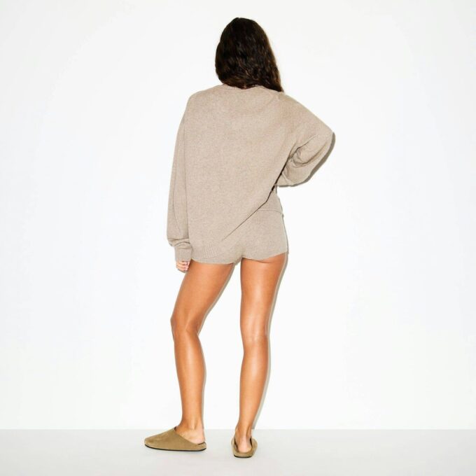 OVERSIZED GENSER I ULLCASJMIR MED V-HALS