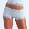 PASSER ALLE BLONDE TRIANGLE CAMI OG GUTTE SHORTS SETT