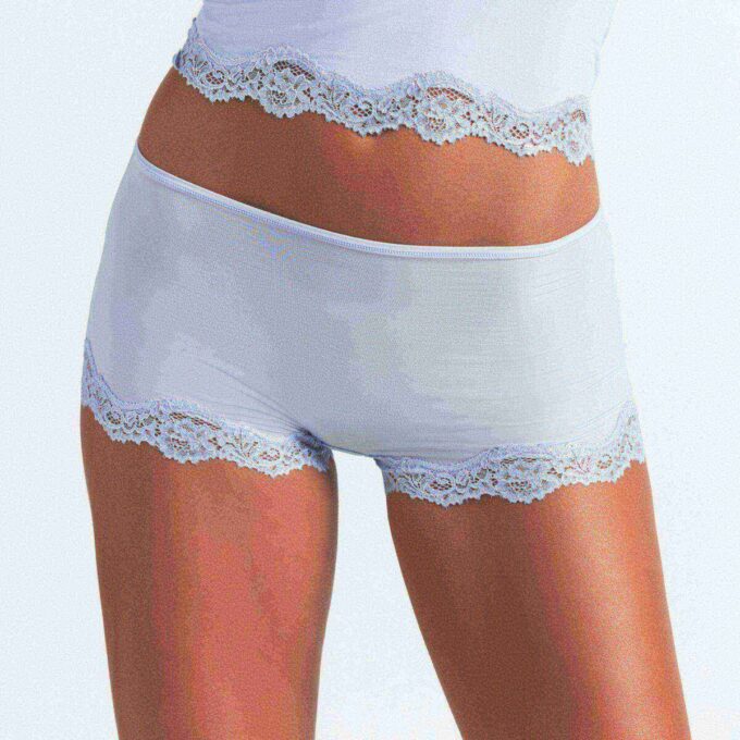 PASSER ALLE BLONDE TRIANGLE CAMI OG GUTTE SHORTS SETT