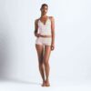 PASSER ALLE BLONDE TRIANGLE CAMI OG GUTTE SHORTS SETT