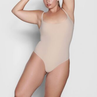 PASSER ALLE FIRKANTET HALS-BODY