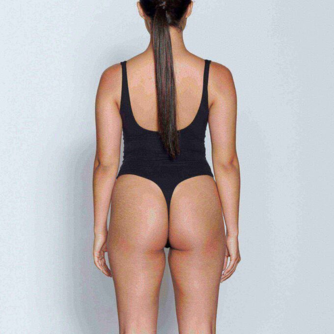 PASSER ALLE FIRKANTET HALS-BODY