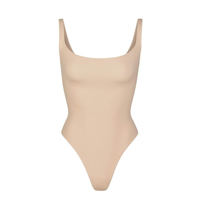 PASSER ALLE FIRKANTET HALS-BODY