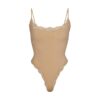 PASSER ALLE FLØYTET BLONDE-CAMI-BODY