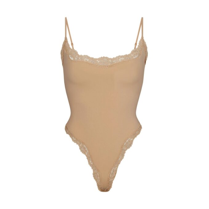 PASSER ALLE FLØYTET BLONDE-CAMI-BODY