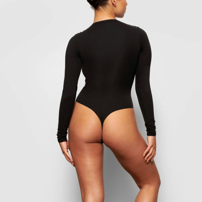 PASSER ALLE LANGERMET BODY MED RUNNHALSS