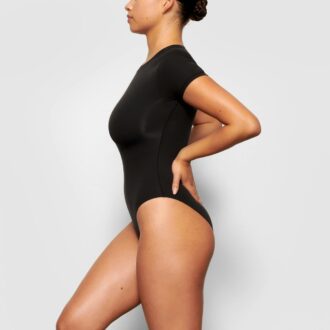 PASSER ALLE T-SKJORTE-BODY