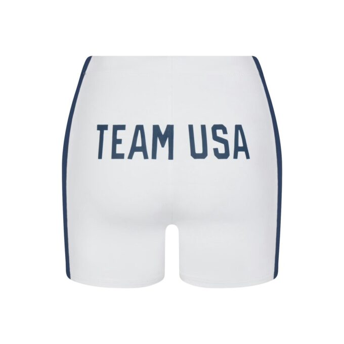 SKIMS FOR TEAM USA SIGNATURE SVØMMESHORT MED HØY LIVJE, PARALYMPISK