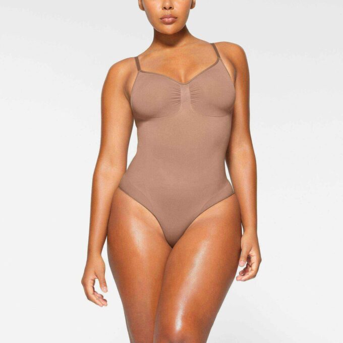 SØMLØS SKULPT BRIEF BODY