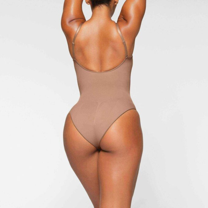 SØMLØS SKULPT BRIEF BODY