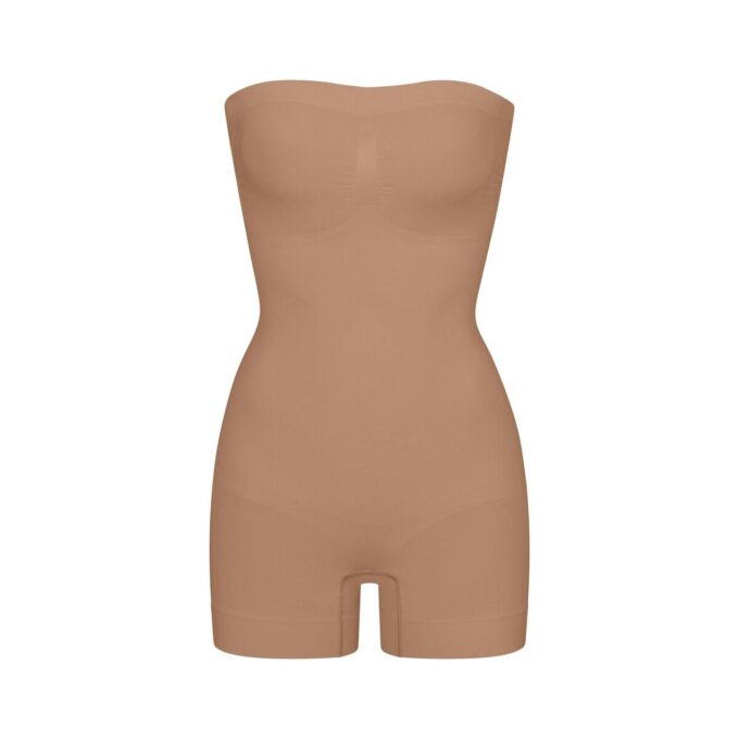 SØMLØS SKULPT STROPPELØS SHORTIE-BODY
