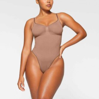 SØMLØS SKULPT THONG-BODY