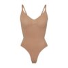 SØMLØS SKULPT THONG-BODY