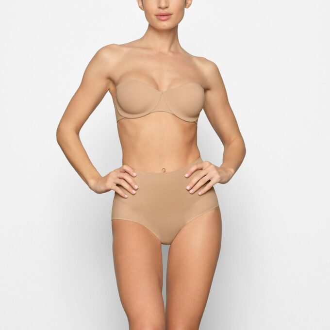 SMOOTHING INTIMATES UFORED STROPPELØS BH
