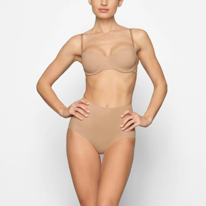SMOOTHING INTIMATES UFORED STROPPELØS BH