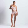 STRETCH BLONDE TREKANTET CAMI OG SHORTS SETT
