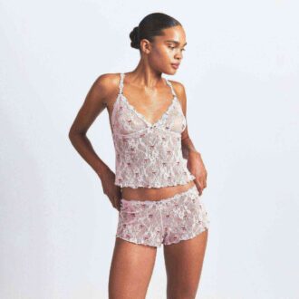 STRETCH BLONDE TREKANTET CAMI OG SHORTS SETT