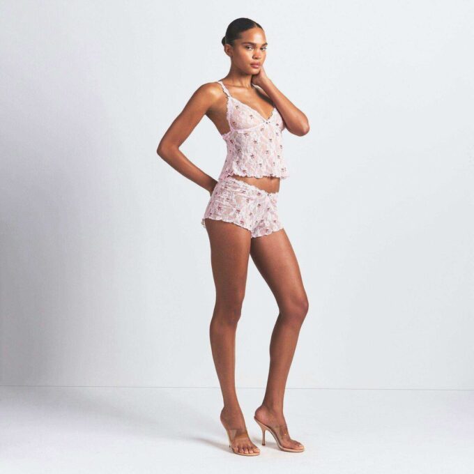 STRETCH BLONDE TREKANTET CAMI OG SHORTS SETT