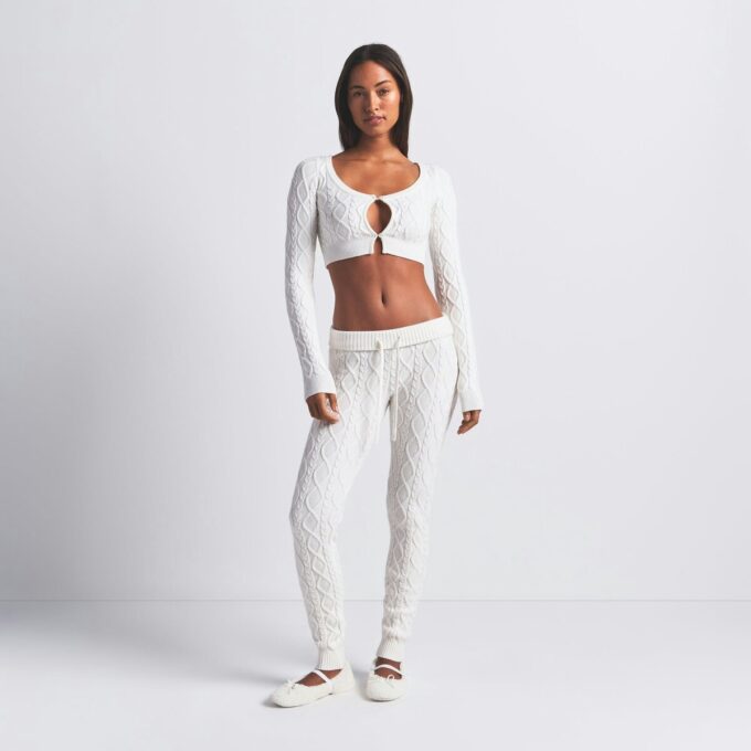 STRIKKET GENSER MED BESKREVET CARDIGAN