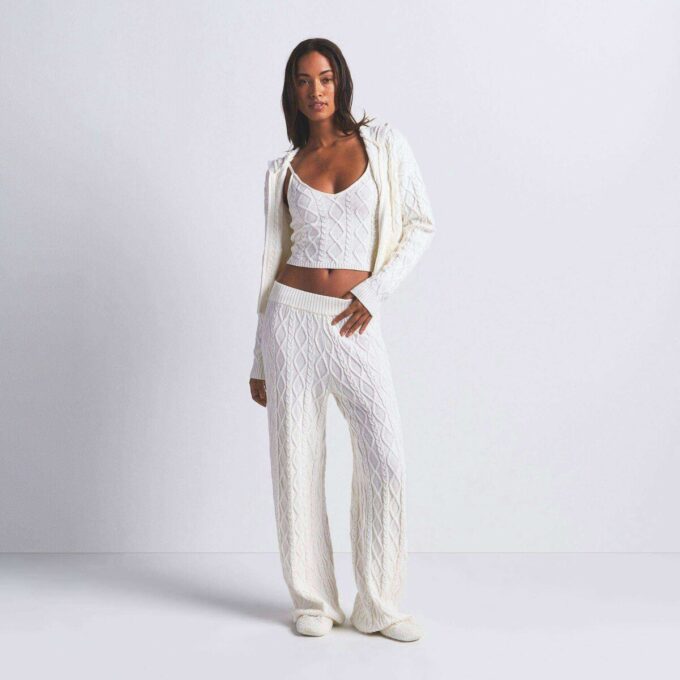 STRIKKET GENSER MED RETT BEN