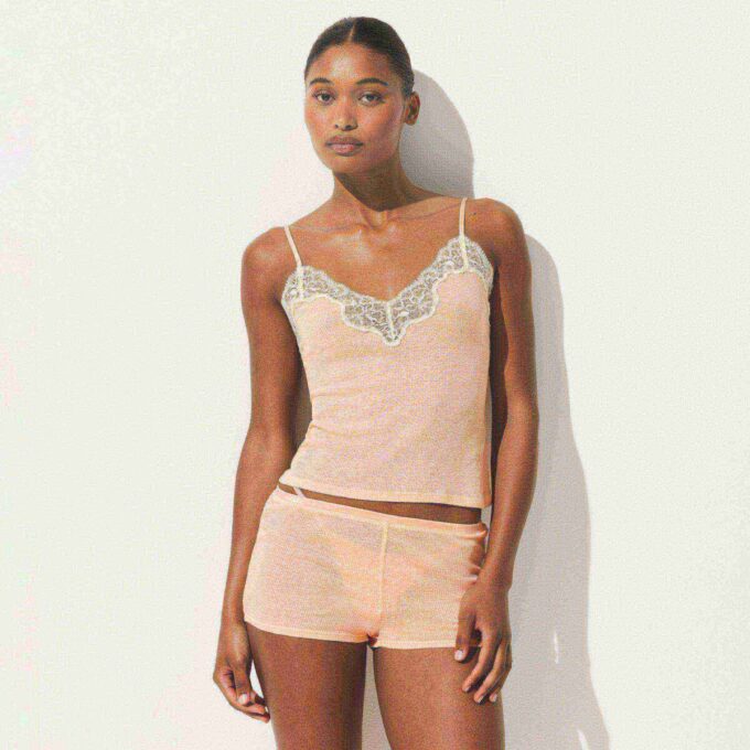 TRANSPARENT RIBBELT BLONDE-CAMI OG SHORTS-SETT