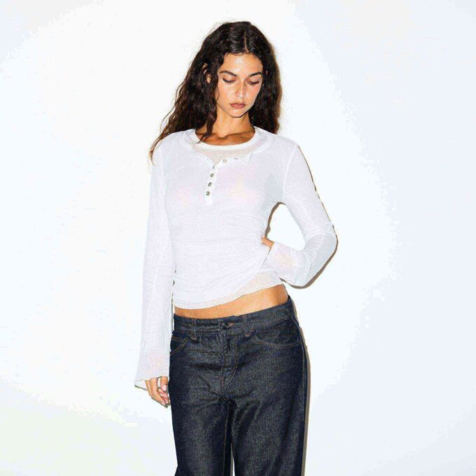 TRANSPARENT RIBBELT LANGERMET HENLEY-SKJORTE
