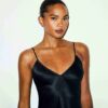 TYGG SATIN CAMI MINI KJOLE