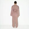 VEVET LOUNGE OVERSIZED OMSLAGSTOP